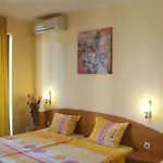 Sunny Paradise Family Hotel 3*