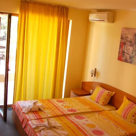 Sunny Paradise Family 3*