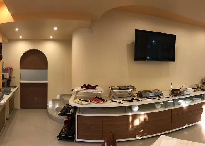 Sunny Paradise Family Hotel