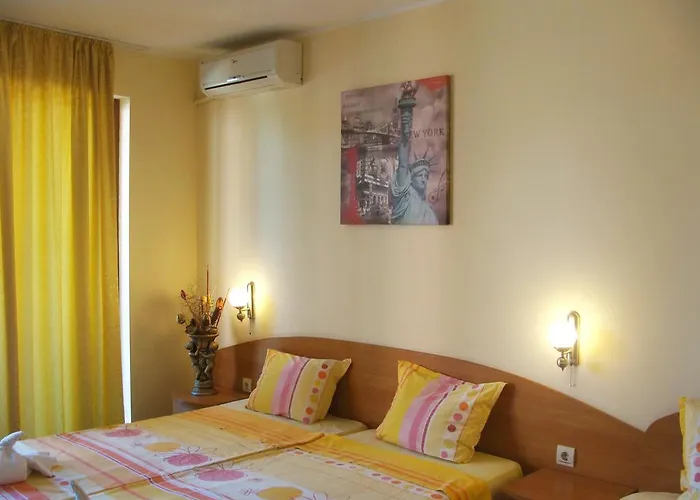 Sunny Paradise Family Hotel 3*